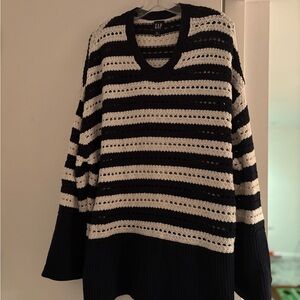 GAP Women's Navy and Cream Striped Sweater